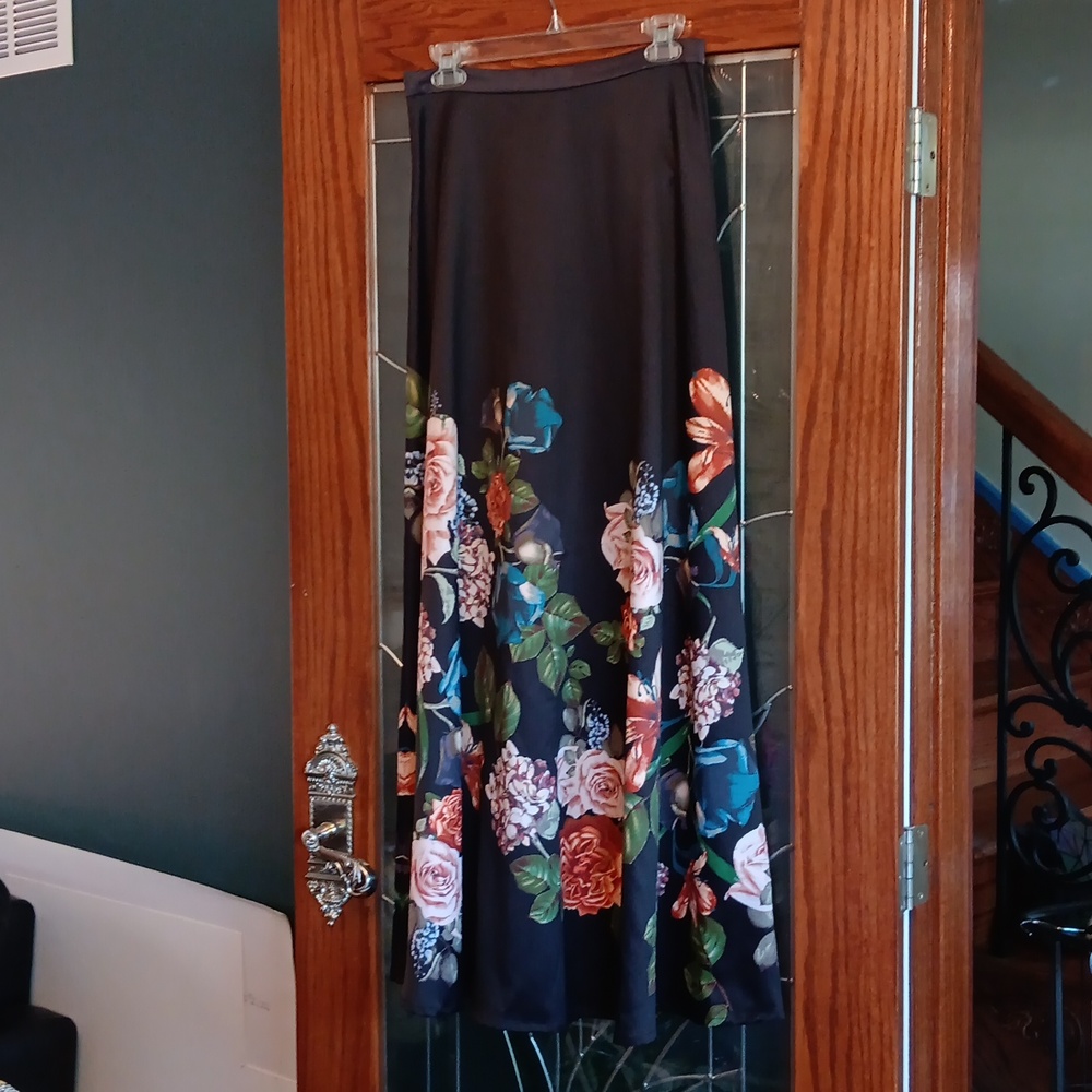 Floral Maxi Skirt - Picture 2 of 6